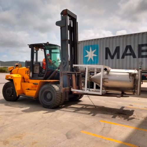 Montcargas 12 toneladas dinomontcargas en operacion en el puerto de barranquilla